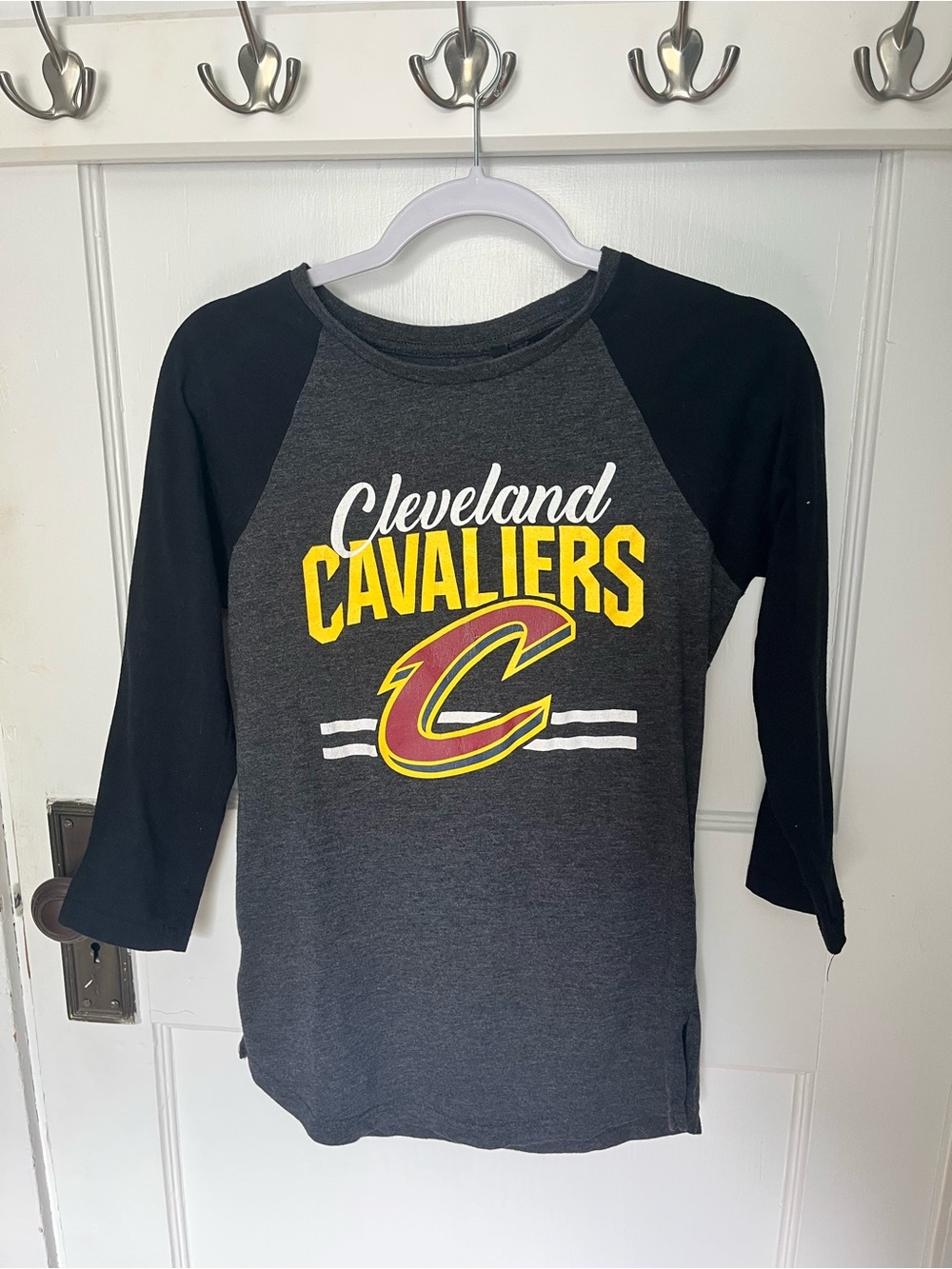 Cleveland Cavaliers women’s Raglan Tee - Gray/Black